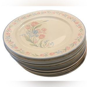 Vintage flower floral 11 inch decorative plate.